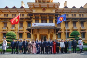 Trang trọng Lễ thượng cờ kỷ niệm 58 năm Ngày thành lập ASEAN