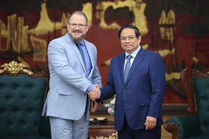 Chủ tịch tập đoàn Qualcomm khẳng định sẵn sàng hỗ trợ Việt Nam đào tạo nhân lực công nghệ cao