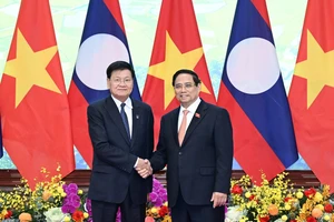 Thủ tướng hội kiến Tổng Bí thư, Chủ tịch nước Lào 