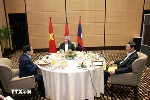 Thủ tướng Phạm Minh Chính ăn sáng, làm việc với Thủ tướng Campuchia và Thủ tướng Lào