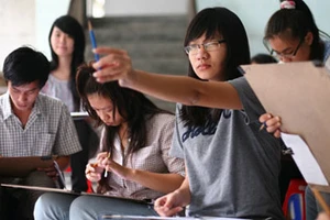 Thí sinh bắt đầu dự thi các môn năng khiếu