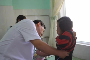 BV Việt chuyên trị chấn thương nặng cho người Lào