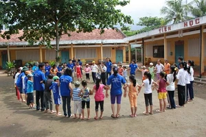 Không tập trung HS để tổ chức dạy-học thêm trước 1-8