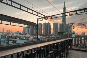 Cực chill với quán cà phê ‘trên trời’ ngắm view sống động tại Sài Gòn
