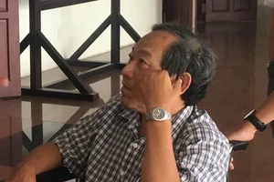 Cựu giám đốc bệnh viện hầu toà trên xe lăn