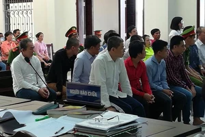 Giày, xe đạp, quần nhỏ quần to gì cũng trộm tất