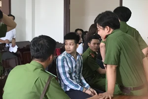 Sát hại đồng nghiệp vì nghi bỏ thuốc xổ vào ly nước mình 