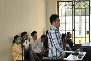 Án mạng từ chuyện mái tôn lấn nhà hàng xóm