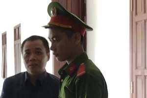 Bị cáo nói bị ép cung, tòa hoãn xử