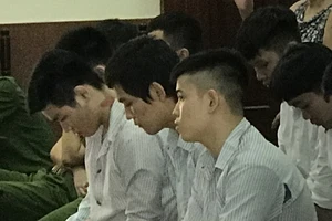 Bị cáo xin giảm nhẹ hình phạt để về đi học