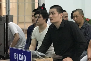 Đập phá xe buýt, thanh niên trả giá 12 tháng tù