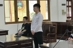 Sát hại chủ quán vì để quên điện thoại