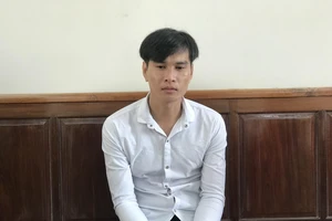 Đi săn thú rồi dùng súng tự chế bắn kiểm lâm