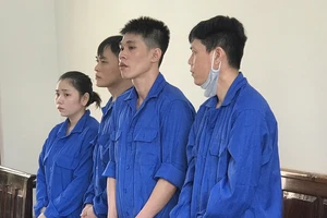 Thủ súng ngắn để đi giao... 'hàng' 