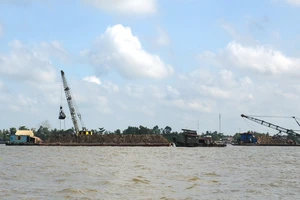 Bến Tre truy quét 15 điểm nóng “cát tặc”