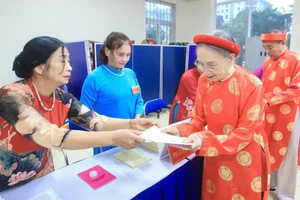 Cử tri mọi miền Tổ quốc nô nức bầu cử Đại biểu Quốc hội và Hội đồng Nhân dân các cấp khóa mới