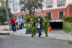 Tòa nghị án kéo dài vụ 'bán rẻ' 2 dự án Phước Kiển, Ven Sông