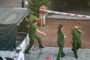 Hình ảnh buổi cưỡng chế thi hành án tại Công ty Bệnh viện Anh Minh