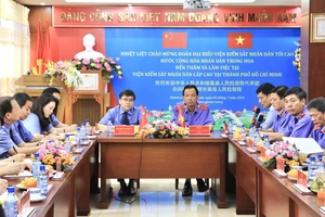 VKSND Tối cao Trung Quốc thăm và làm việc với VKSND Cấp cao tại TP.HCM