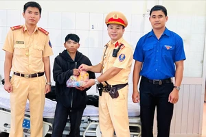 CSGT và người dân Lâm Đồng cứu kịp người bị nạn