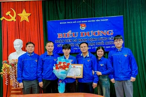 Biểu dương nam thanh niên lao xuống sông cứu 1 phụ nữ đuối nước