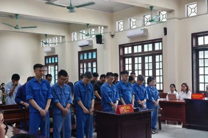 VKS đề nghị mức án các cựu cán bộ hải quan Hải Phòng tiếp tay cho buôn lậu