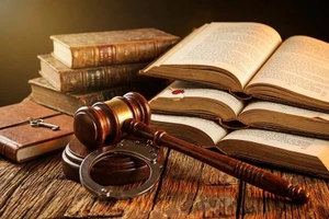 Bị xử hình sự vì thi hộ tiếng Anh cho người khác