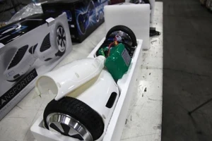 Mỹ tạm giữ hơn 16.000 chiếc xe điện cân bằng giả