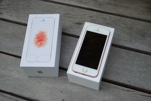 Đập hộp và trên tay nhanh iPhone SE