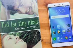 Trên tay chiếc smartphone lấy nét siêu nhanh