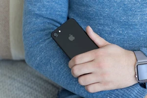 Người dùng iPhone ít trung thực và dễ xúc động