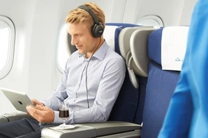 Mỹ và Anh cấm sử dụng tablet, laptop trên máy bay