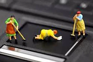Cách làm sạch bàn phím máy tính nhanh cấp tốc