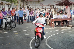 Ứng dụng ôn thi giấy phép lái xe ô tô trên smartphone