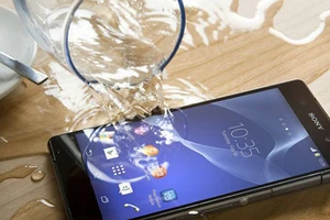 5 bước cấp cứu khi điện thoại bị 'mắc mưa'