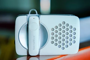 Độc đáo tai nghe Bluetooth sử dụng năng lượng mặt trời