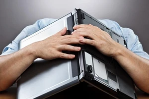 Cách xử lý lỗi laptop bất ngờ bị tụt pin