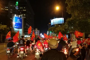 Tránh kẹt xe sau chiến thắng của U23 VN