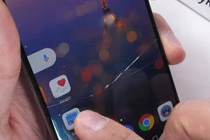 Huawei P20 Pro dễ bể màn hình khi bị trầy xước