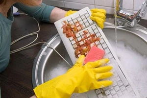 Bạn đã lau chùi bàn phím đúng cách chưa?