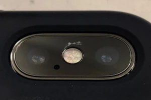 iPhone X bất ngờ liên tục bị nứt mặt kính camera