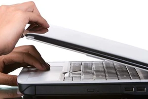 Cách tắt máy tính không cần nhấn nút nguồn