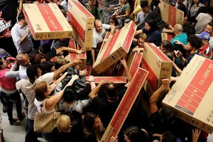 Mua hàng giá rẻ trong ngày Black Friday dễ bị mất tiền