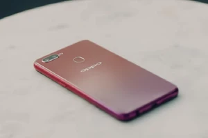Smartphone trong MV Hãy Trao Cho Anh của Sơn Tùng M-TP là gì?