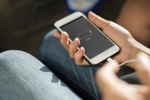 Vì sao điện thoại liên tục phát nổ trong thời gian qua?