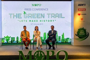 Hành trình xuyên Việt bằng xe máy điện thân thiện môi trường