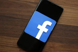 Cách bật chế độ tối khi sử dụng Facebook trên điện thoại