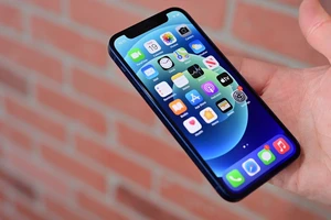 iPhone 12 mini giảm giá nhẹ 3,6 triệu đồng 