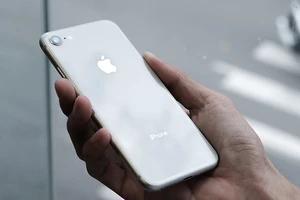iPhone 8 giảm giá chỉ còn 5,4 triệu đồng nhân dịp 8-3