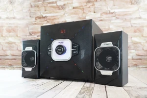Đánh giá nhanh mẫu loa 2.1 kênh cùng dải đèn LED bắt mắt